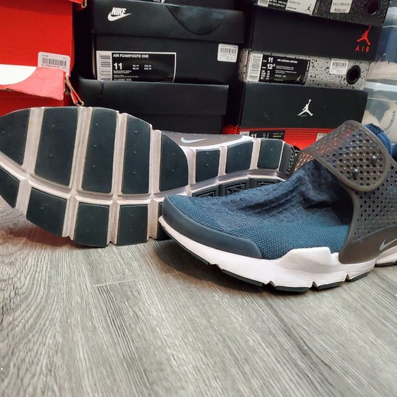 Nike Sock Darts - Picture 3 of 4